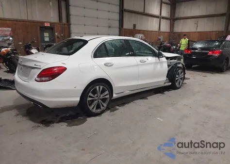 2018 Mercedes-Benz C 300 4Matic из США, поврежденный, VIN 55SWF4KB0JU280440